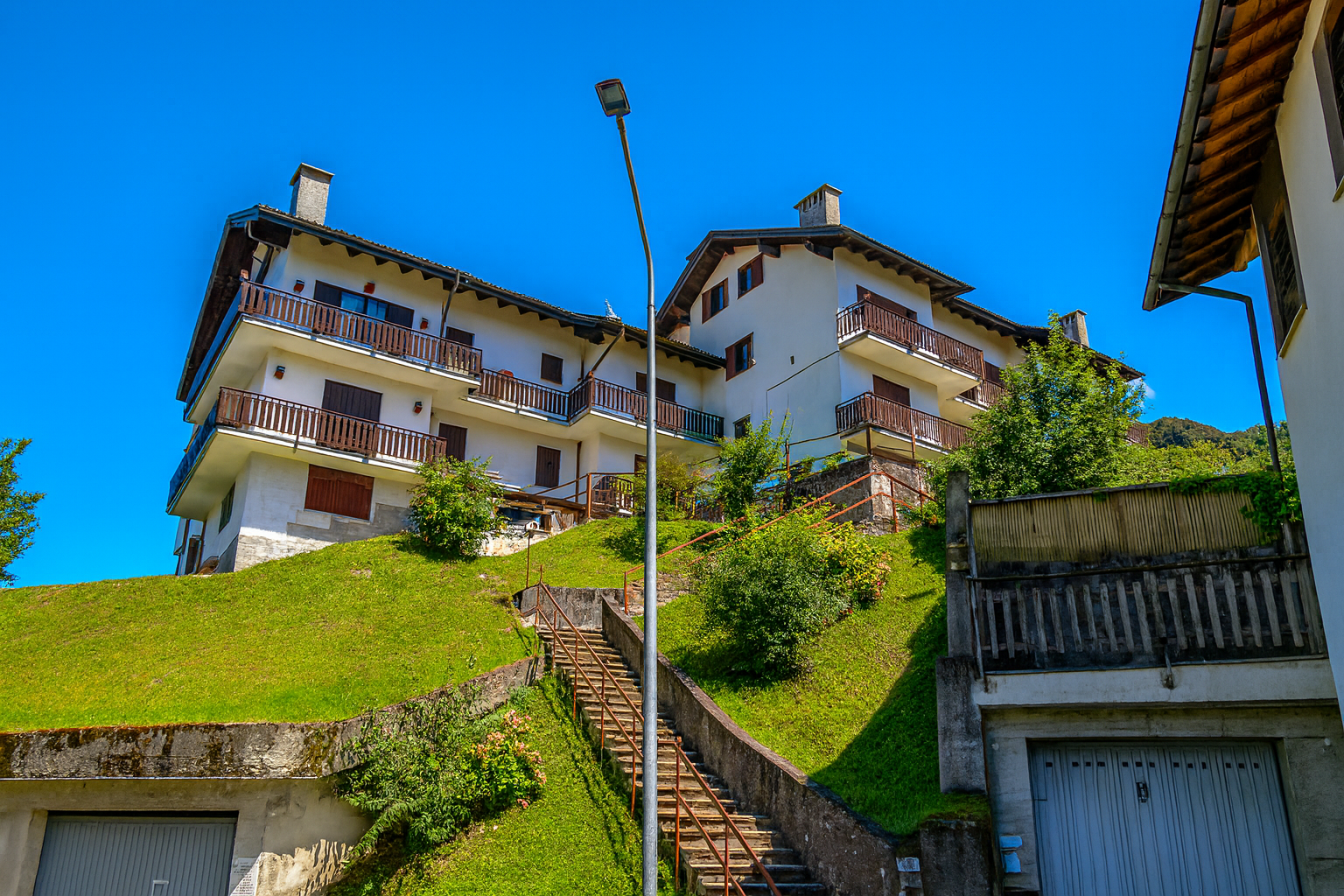 Immobile costituito da due appartamenti