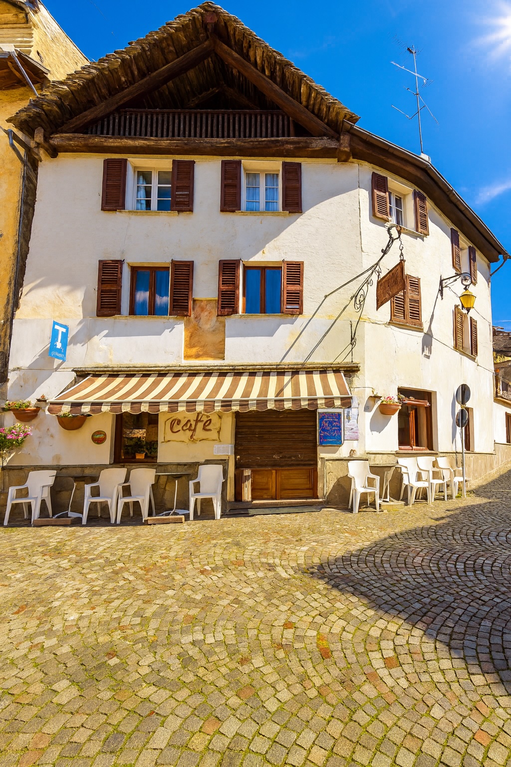 Immobile terra-tetto libero su tre lati nel cuore di Craveggia – ideale anche per investimento